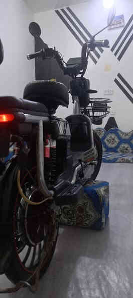 سلام عليكم باسكل شحن للبيع بطاريات جدد اربع نمر شاشه شغاله كلوب شغال باسكل نضيف لاستفسار رقم***********
