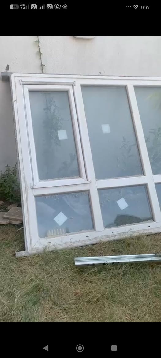 شباك pvc للبيع
شباك مع فريم جديد 
سعر ٢٠٠ الف
القبله 
وتساب ***********
