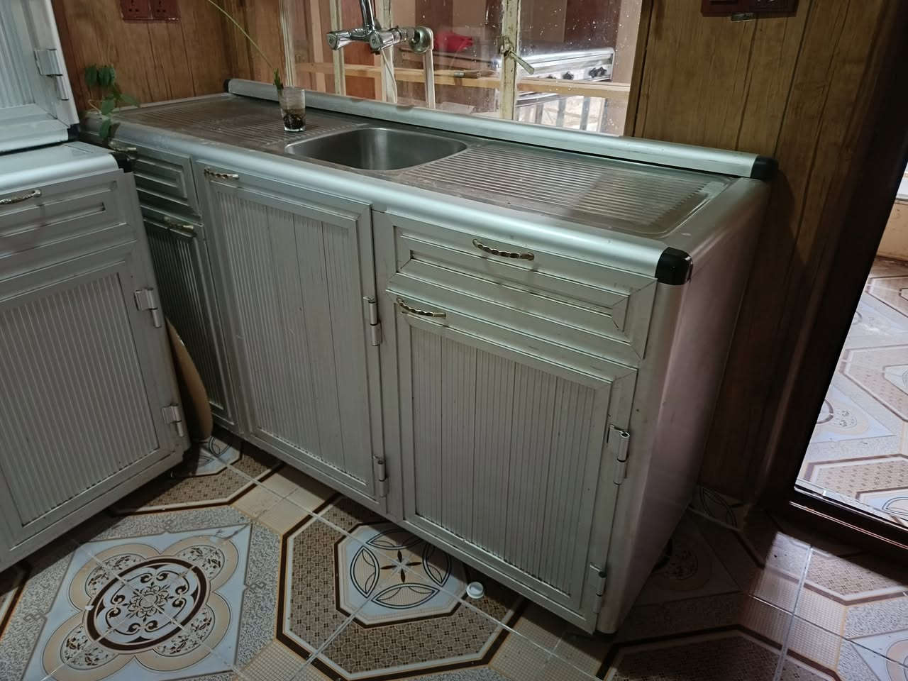 ئەم کاڵایانە بۆ فرۆشتن لەسلێمانی ، زەرگەتە
کەوانتەری سێ مەترونیو سنگەکە قیاسی 1,80

تەباخی کریازی ئەسڵی 

مرەشەحی مارکەی general

مێزی تەلەفزیۆن لەدیوان کڕیومە

پەردەی زێبرا ڕەنگی قاوەی تۆخ بەرزی 2,30سم

ژمارەی مۆبایل بۆزانینی نرخ 

***********
