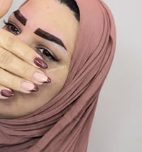 رموش طرفية • تعديل حواجب • اظافر اكرلك