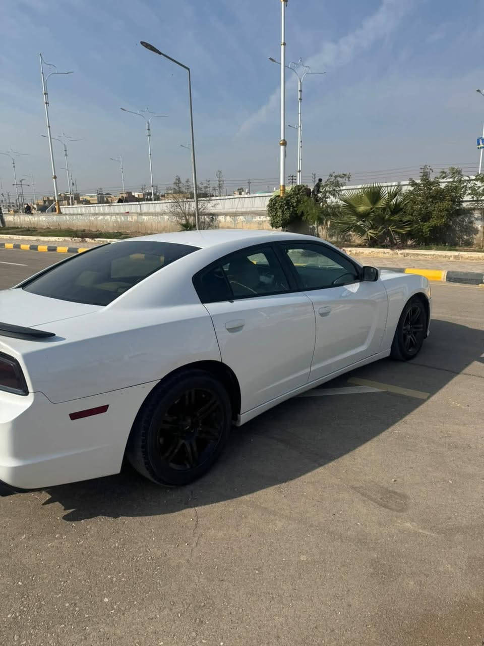 جارجر 2013 حاويه بدون كص بدون كص ادوات السيارة خليجيه دخول جديد 
مكينه 3600 گير كفاله
كهربائيات شغاله
تدفئه تبريد ثلج
غرفتها نظيفه كلش دواخل لونين عسلي اسود المرغوب مكفوله سرقه وعشاير
تخم تاير ويل خليجي 
حدايديه 70/%
متوم شمالي لوحات انكليزي سنويه ل 32
مكان السيارة العماره المركز 
***********
