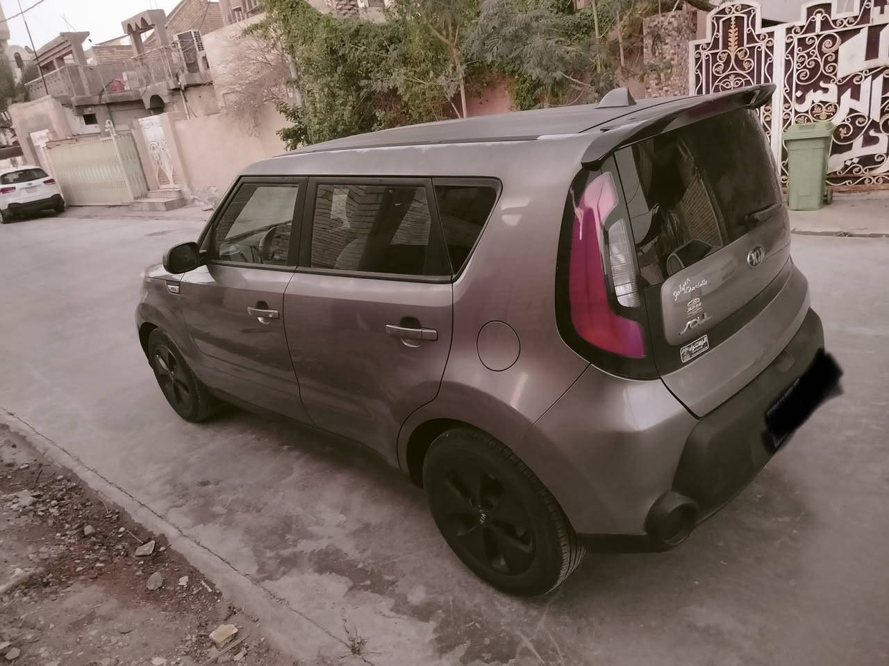 السلام عليكم كيا صول موديل 2015 
وارد امريكي محرك 1600 رقم واسط انكليزي 
 سياره جاهزه حادث بنيد بدون دواخل 
 اوبيها رش صبغ بل عراق  بدون حادث 
السعر 92 ورقه مكان السياره واسط 
***********
