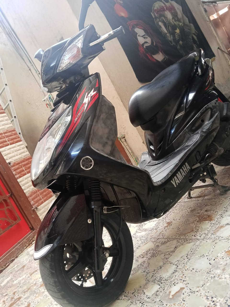 السلام عليكم
دراجة سنكس فحل ياباتي جديدة 
سرعة 140 خطين نوزل اسلف بلادي 
ستاند كهرباي حساس وراقها ابسمي 
قبق بانزين نفخ عداد كتروني 
مكفوله كفاله عامه من كلشي 
شراي يتصل ***********
شرط جيب فيتر وتعال فحص
