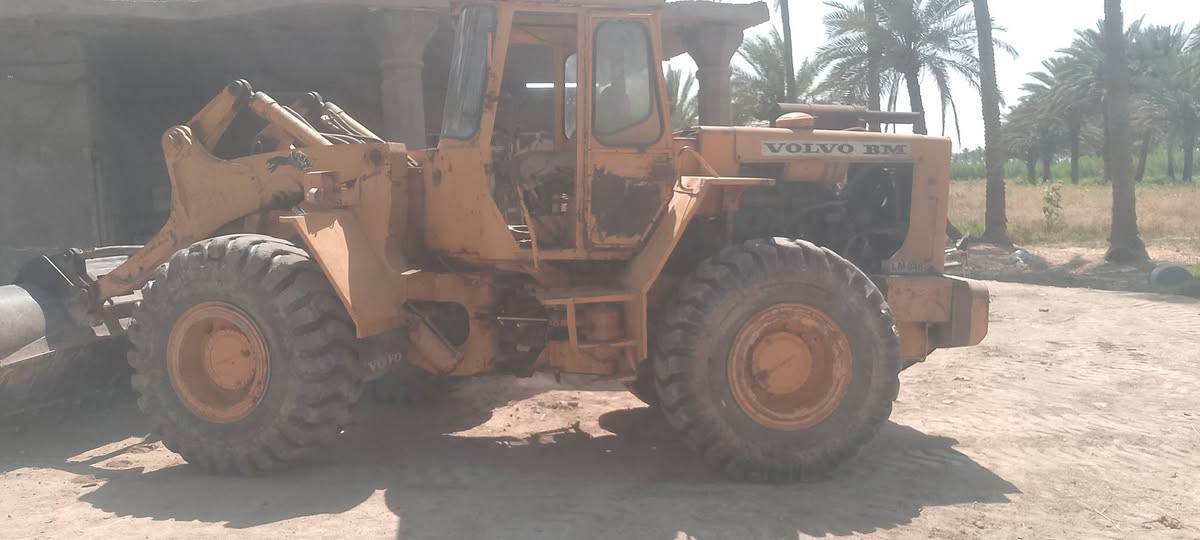 شفل فالفو موديل ٧٩ كير محرك تخم تاير دفع رفع مشروط اكسلات اربعه بريك بيع او مراوس بشفل احدث منه والفرق مانختلف ‏‪***********‬‏
