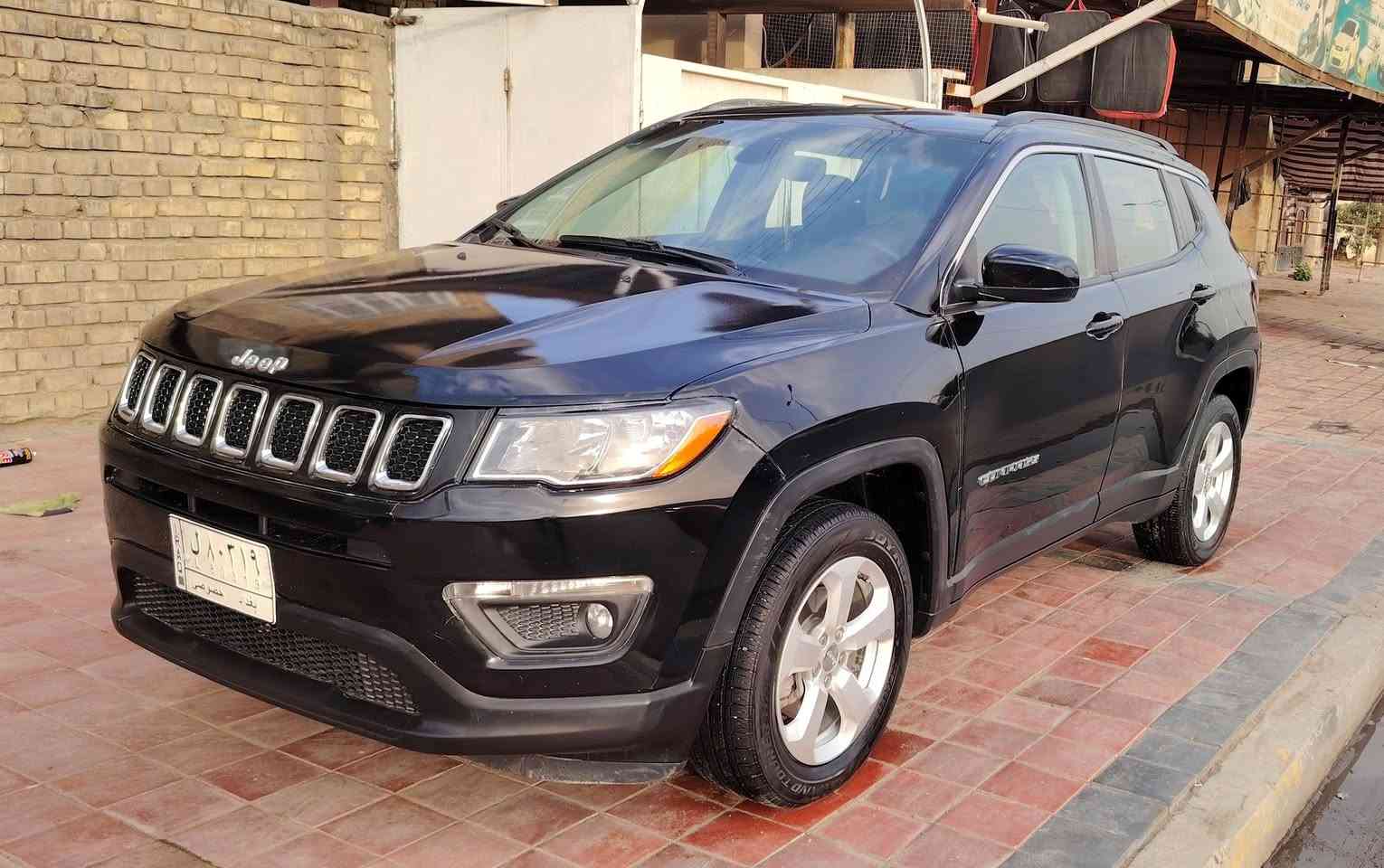 يا الله السلام عليكم جيب كومباس موديل  2020 رقم بغداد بسمي فول ماعده الفتحه والرادار حادث امامي مبدل بونيد فقط وبارد بخشم الجاملغ مكفوله شواصي ولغود ومكفوله من الصبغ شادلها  زوج تاير جديد وشادلها باتري كوري كبير + باتري صغير كوري  شادلها دوشمه تركي اصلي ومدوشم ارضيه جلد + جنطه السيارة مابيها نقص صدرها خير من الله كير 9  نمر محرك 4 سلندر 2400 ماشيه 38  قابله للزياده
السعر 160 ورقه بيها مجال حك الجيه مكان السيارة مدينة بسمايه هاتف بي واتساب ***********
اسف عل اطاله
