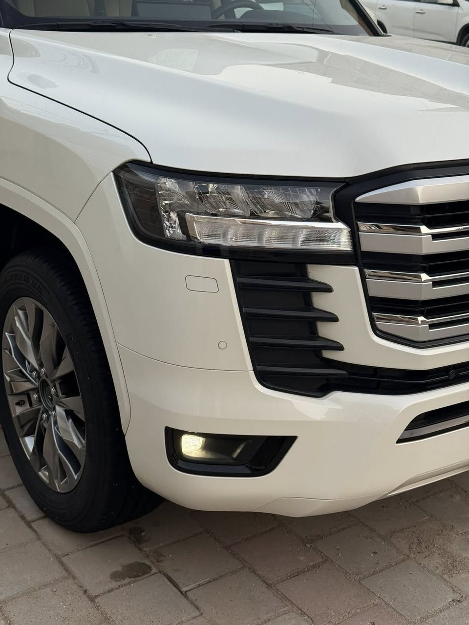 السلام عليكم تيوتا لاندكروز
للبيع موديل 22 
شركة ساز باب اول 70 الأصلي سيارة فول 1/1 
شاشات تطبيق مكينه 4000
ماشية 14 
استخدام شخصي
مكفوله كفاله عامه من كلشي 
من الشخط والرصعه والتكحيل 
تايرات انتاج الشركة 22
مكان السيارة بغداد شارع فلسطين
رقم بغداد مشروع وطني 
الهاتف/ ***********
