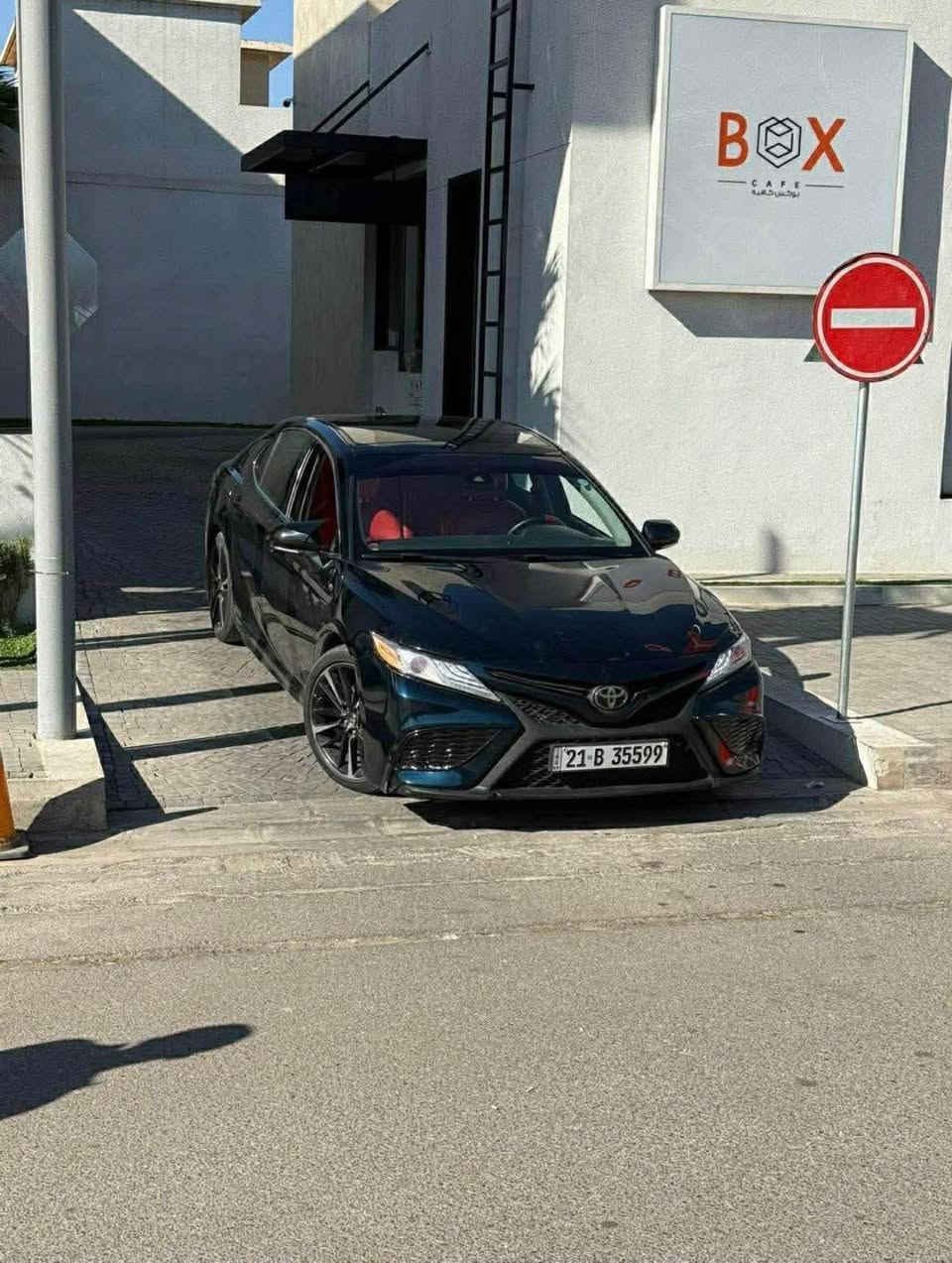 Camry 2019 xse 
محرك 4 سلندر  2500
حساسات خلفيه
كامرة   
بنوراما 
داخل احمر. 
كشنات تدفئه شاشه جبيره كار بلاي 
هند بريك دكمه اوتو هولد 
ضررها  البنيد مبدل بلادي بدون صبغ
 و به جاملغ صبغ 
مكان السياره كركوك  
سعر ١٩٠$ وبه مجال 
رقم الهاتف {***********} كركوك, العراق
