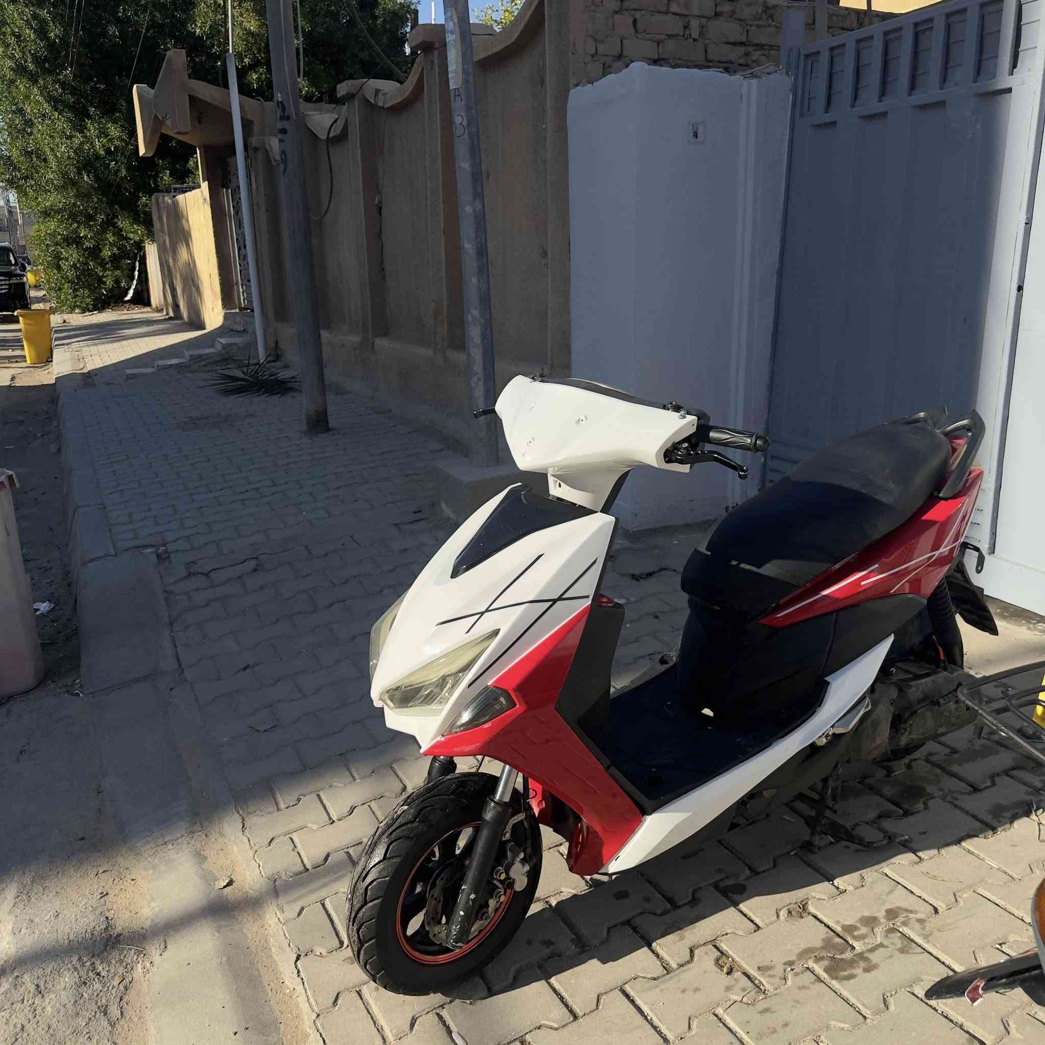 السلام عليكم دراجة اف اس مكينة ياباني مكينة 55بلادي مامفتوحه ومزودة عليها يدات مال بيرك رياضي وصالنصة RZ وبيها فصلة ويه الشوته عليها كابريتر GY6 وشرط شلعه ومعدل مكاني كربلاء للتواصل ***********
