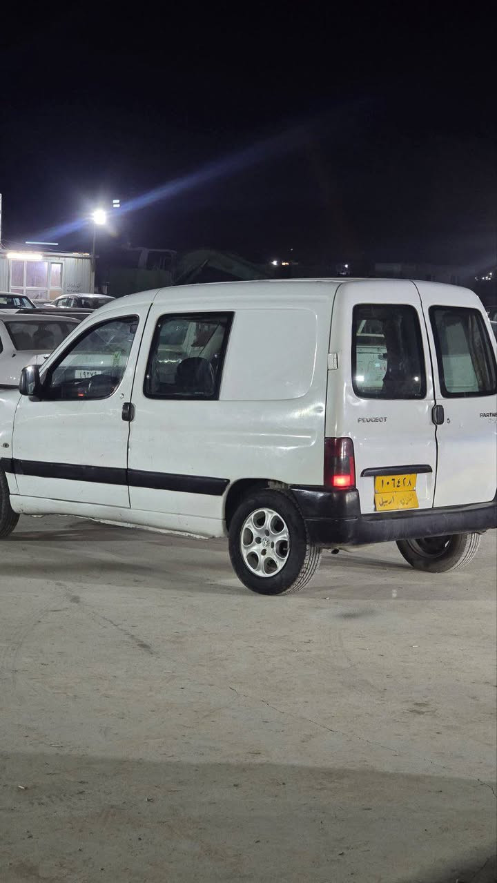 بيجو كرفان موديل ٢٠٠٩ مه كينه بنزين زو  باكه هيجي نيه سعري ٣٣ ورقه و مجال زماره موبايل *********** أربيل, العراق
