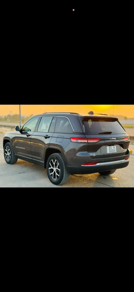 للبيع - جيب جراند شيروكي ليميتد 2024 🚗
🔹 الموديل: 2024
🔹 الفئة: Limited
🔹 اللون الخارجي: فيلي 
🔹 اللون الداخلي: (اوف وايت)
🔹 العداد: (15000 mi)
🔹 نظام الدفع: دفع رباعي
🔹 المحرك: 6 سلندر / V6
🔹 حالة السيارة: نظيفة جدًا 
🔹 الحادث : موضح في الصور
🔹 الميزات: شاشة كبيرة – كاميرا 360 – كير ماوس -مقاعد جلد – أنظمة أمان متقدمة – تشغيل بصمة – وغيرها الكثير!

💰 السعر المطلوب: (350 مرقم بغداد وبيها مجال)

📞 للتواصل والاستفسار: (***********)
