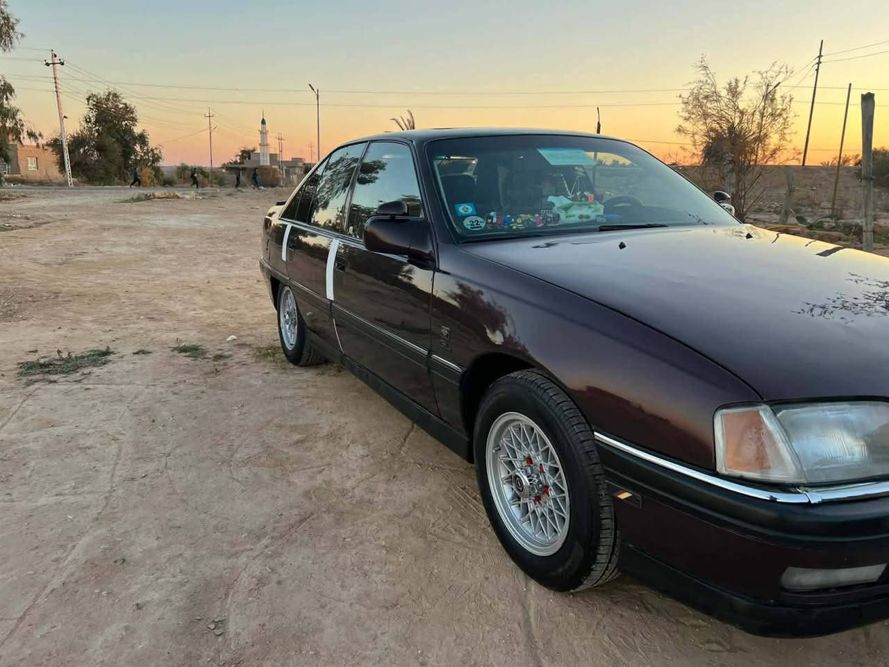 سلام عليكم سياره اوميكه جديده موديل 91  رقم انبار بسمي جاهزه من كلشي  سعر 55 بيهه مجال  رقم *********** رقم صاحبهه
