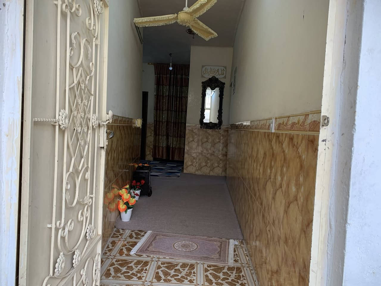 سلام عليكم بيت للبيع طابو سعر مناسب للأستفسار اتصال على *********** او مراجعة مكتب عقارات المحبة مقابل مول اراس 2
