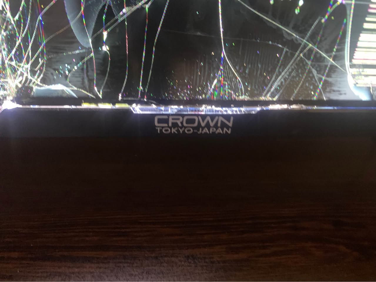 شاشة سمارت حجم 55 مكسورة مثل ما موضح بالصورة النوعية CROWN السعر 100 الف المكان حي عدن *********** موصل, نينوى
