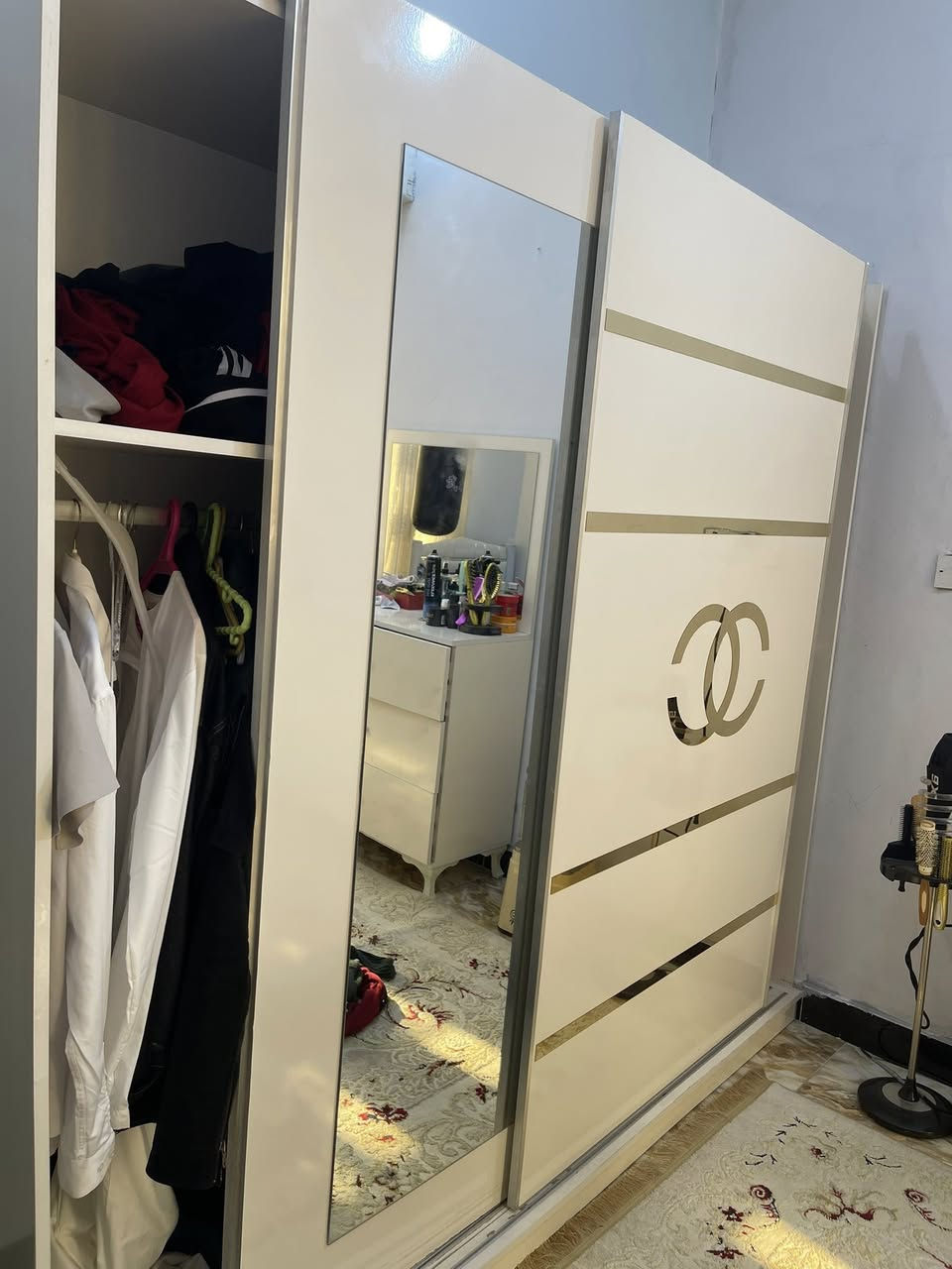 كنتور وميز تواليت للبيع السعر 100/الجرارات ماتنفتح بس قليل يعني تحتاج نجار يضبطهه.الكنتور 4ابواب سلايت


**إذا كنت صاحب هذا الإعلان وتريد حذفه لأي سبب، رجاءا أرسل رسالة إلى الدعم الفني**