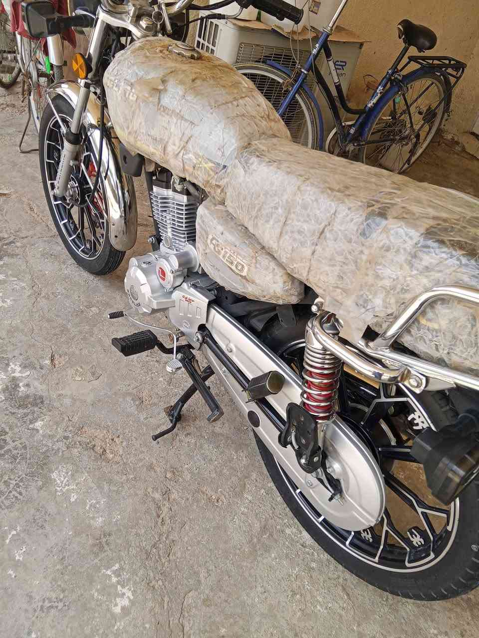 درجة سيفان موديل 24 أوراق استنساخ الدراجه جديده متروكه كله على الشركه العنوان حله حي الجزائر السعر 750 الشراي يتصل ***********
