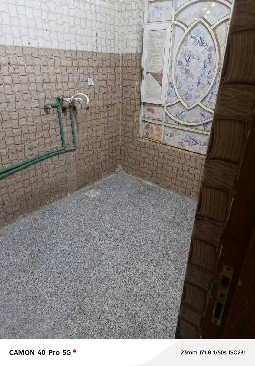 شقة للايجار تحتوي على غرفه وصاله مطبخ وصحيايت المكان الشرقيه خلف مدرسة النضال
هاتف ***********
