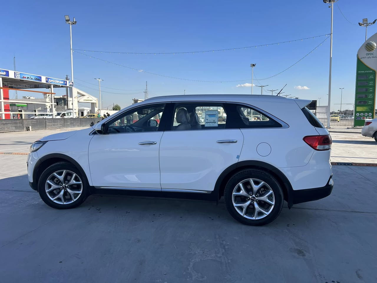 سورنتو 2016 خليجي 
اقره المنشور قبل لا تتصل 
7 راكب 3 قطع تبريد 
رقم  اسليمانيه شرط التحويل
مقعد  السايق كهرباء / تحكمات استيرن جهتين
داخل لونين  
حجم المحرك 4 سلندر دوش دوش
بدون ايرباك بدون دواخل كير محرك كفاله 
 بيها طخه بالجاملغ  وحافت البونيد الباقي كفاله 
السعر 153$ بيها مجال جدا جدا بسيط حك الجيه 
ماشيه تقريبا 75
***********
مكلف بالنشر
