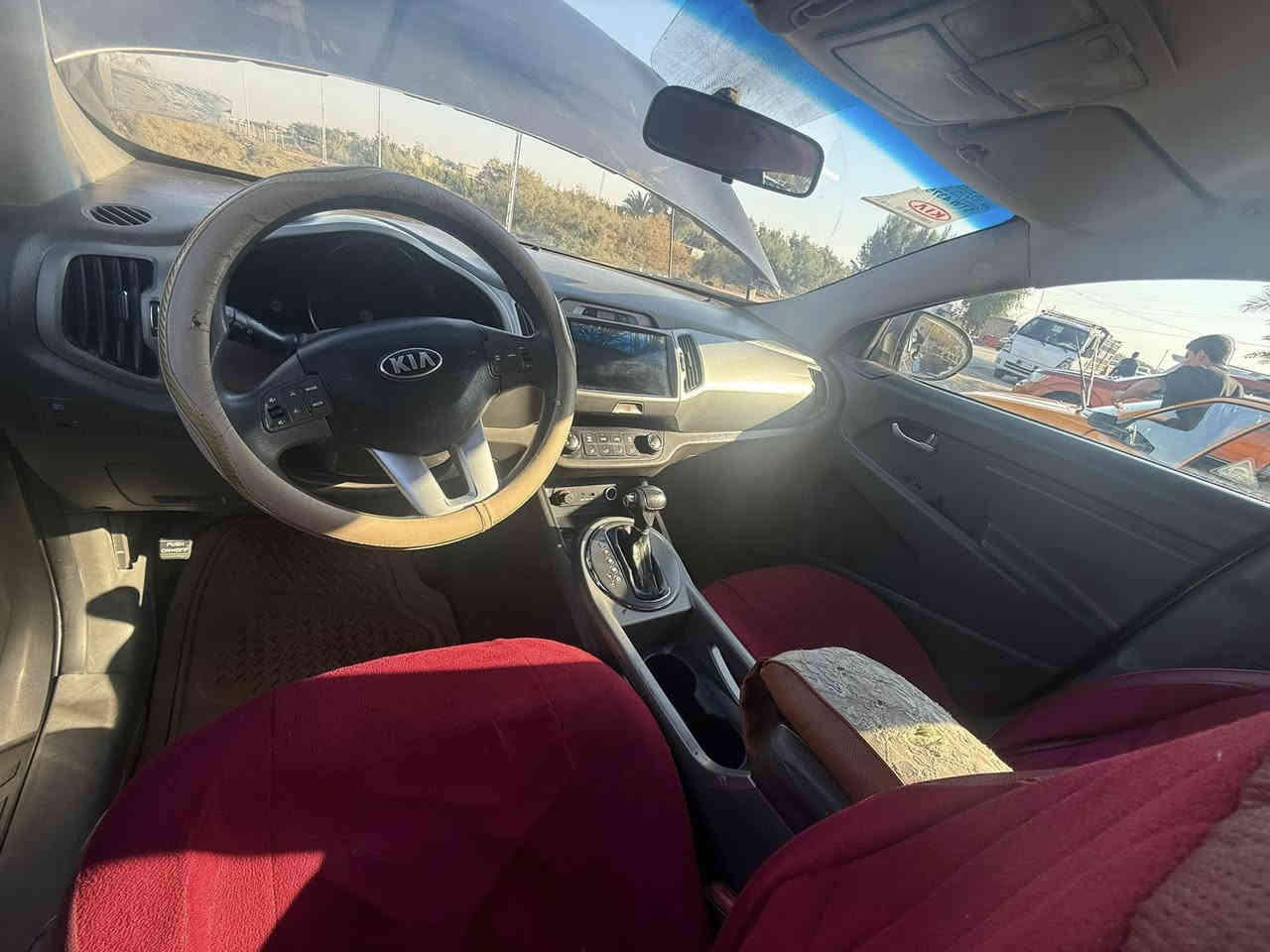 السلام عليكم سبورتج لبيع موديل 2013 رقم مثنئ السياره متجايه تخم تاير جديد حداديه جديده سنويه ماساقطه *********** مكان السياره الديوانيه الحمزه الشرقي رجا رجا المو شراي لايتصل السعر 98 وبيها مجال
