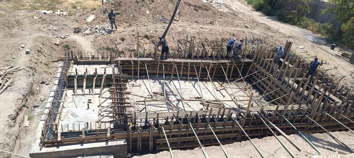 باشر مكتب المعمار الهندسي والحمدلله.... اليوم الجمعة 24/7بتنفيذ واشراف الموقعي على انشاء  المسبح و اكمال اعمال صب جدران المسبح نوع اڤر فلو بأبعاد 7×16 في احدى مزارع الصويرة.. ومستعد مكتب المعمار الهندسي لأي استفسار او الاتصال على الارقام التالية.. ***********
***********.. . .
