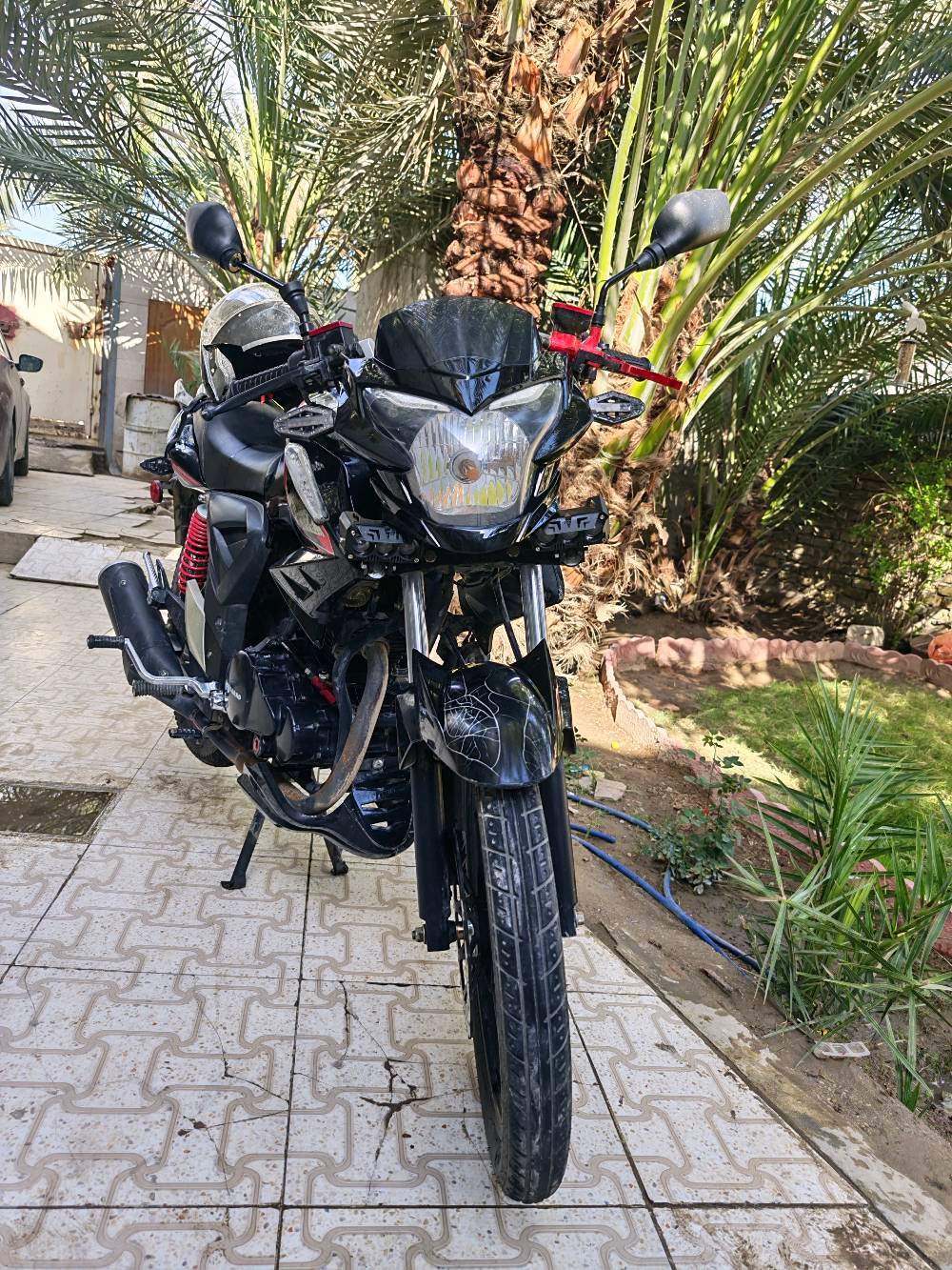 ​للبيع دراجة Motorrad موديل 2023 باللون الأسود الملكي - فول إضافات 🏍️🔥
​السلام عليكم،
دراجة موتوراد موديل 2023 للبيع، الدراجة نظيفة جداً ومتعوب عليها بالترتيب، جاهزة من ك (الصور تحكم).
​📌 المواصفات الأساسية:
​الموديل: 2023
​الممشى: 8791 كم فقط. قابل للزيادة
​المحرك: مكفول من الفتح والتجفيت، صوت ناعم وأداء درجة أولى.
​الأوراق: أصولية (وكيلها العارضي).
​🛠️ الإضافات والتعديلات (VIP):
​نظام الكلچ: محولة كلچ امبار يعني پمپ (هيدروليك)، يعني تخلص من سالفة سيم الكلچ ينكطع أو يلوحه مي ويزنجر، سلاسة وعمر أطول.
​كلچات جديدة: طرد مركزي (سحب وتعجيل يخبل).
​الإنارة الأمامية: لايت زنون قوي (عالي وناصي).
​كشافات.عدد 2 طرق خارجية: أصلية (الكشاف الواحد 3 عدسات)، بيه لد أصفر للناصي وأبيض للعالي.. ينورلك الشارع بالظلمة.
​إشارات (فلشر): إشاير شكل لكزس تنطي جمالية مميزة للدراجة.
​نظام الحماية (سكيورتي): جهاز إنذار متطور (أبو الهزاز)، الريموت بي صوت وهزاز، بمجرد واحد يطخ الدراجة السويچ بجيبك يدك ويهتز.
​تشغيل عن بعد: تكدر تشغل الدراجة من الريموت.
​💡 ملاحظة: الدراجة استخدام شخصي مو دلفري ومصروف عليها 
​💰 السعر: 1600  مليون و ستمية الف (وبيها مجال قليل للشراي).
📍 العنوان: * المكان الأول: النجف الأشرف - الكوفة.
​المكان الثاني: النجف الأشرف - شارع المدينة.
📞 للتواصل (اتصال + واتساب): ***********