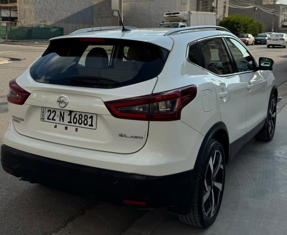 نيسان روگ سبورت2021 Sl فول مواصفات ناوكريمى
92 هةزار كلم رويشتوة
يةك بارجة جاملغى بشتةوة
ايرباگ بةس شانى لاى سةكن 
دبل اكسل
جواربستون مكينة ٢٠
بةصمة شغال
كاميرا
سلايد

***********
شوين- هةولير
