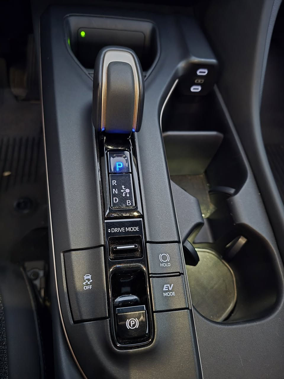 السلام عليكم ورحمه الله
🚗 تويوتا كراون XLE 2023 – وارد أمريكي 

مواصفات السياره👌

لون أبيض لؤلؤي – ماشي 25,000 مايل

كشنات جلد + مخمل مع تدفئة + كهرباء كاملة + سقف كنتاره اسود

قيادة ذاتية بالكامل + أوتو هولد + أوتو بريك

زنون عالي + إضاءة محيطية فخمة

قطعتين تبريد + نظام صوت 8 سماعات + شاحن وايرليس

ويل 19 إنج + مودات سبورت، سبورت بلس، إيكو، نورمال

مرايا أوتو دم + جام أمامي وخلفي أوتو + فور ويل درايف 

جام امامي خلفي جانبي UV ضد الاشعه فوق البنفسجيه

السياره مابيها اي نقص وجديده ماشيه قليل باسمي رقم بغداد

💰 السعر: 26,500 $ – الجادين فقط

📍 جاهزة للفحص والتسليم فورًا

“هاي السيارة للمميزين فقط، لمن يحب الفخامة والهدوء

والتسليم فورًا، السعر 26,500$، تواصلوا عبر الخاص”

💡 *********** واتساب

#تويوتا_كراون #سيارات_فخمة #ToyotaCrownXLE #سيارات_مستعملة #فرصة_نادرة #بغداد_سيارات
