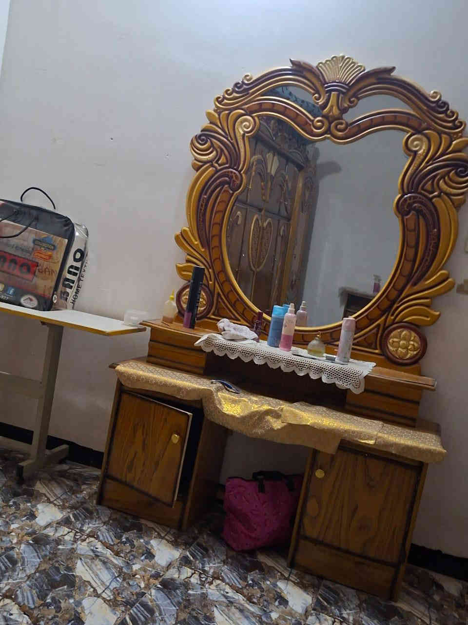 غرفه نوم معه ثلاجه الغرفه مستعمله شي غليل العنوان الدوره ***********
