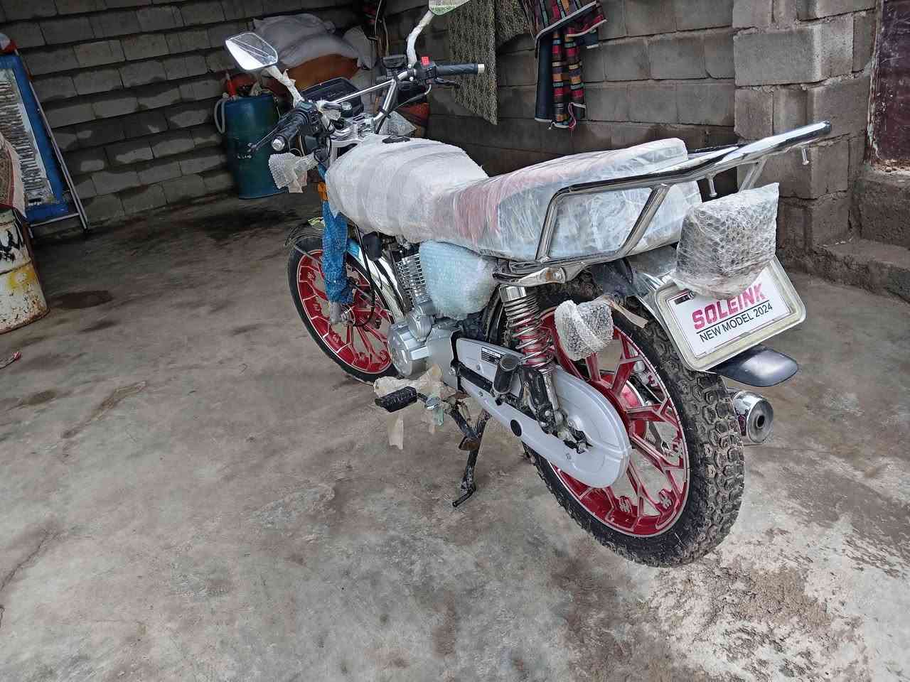 اسلام عليكم دراجه سونلنك ٢٠٢٤ للبيع بعدو جديد شركه مامطخوخ خلاص ماعاده تاير خلفي مبدل جديد
ولباقي شرط شركه. السعر ٦٨٠ وبي مجال قليل
المكان /شميط. /***********
