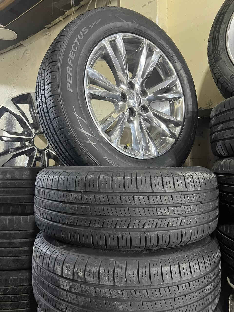 للبيع او مراوس
تخم ويلكب مكسيكي اصلي موبار حجم18
مع تخم تاير تايلندي 
السعر والتفاصيل اتصل وتدلل
***********واتساب/شريحه
