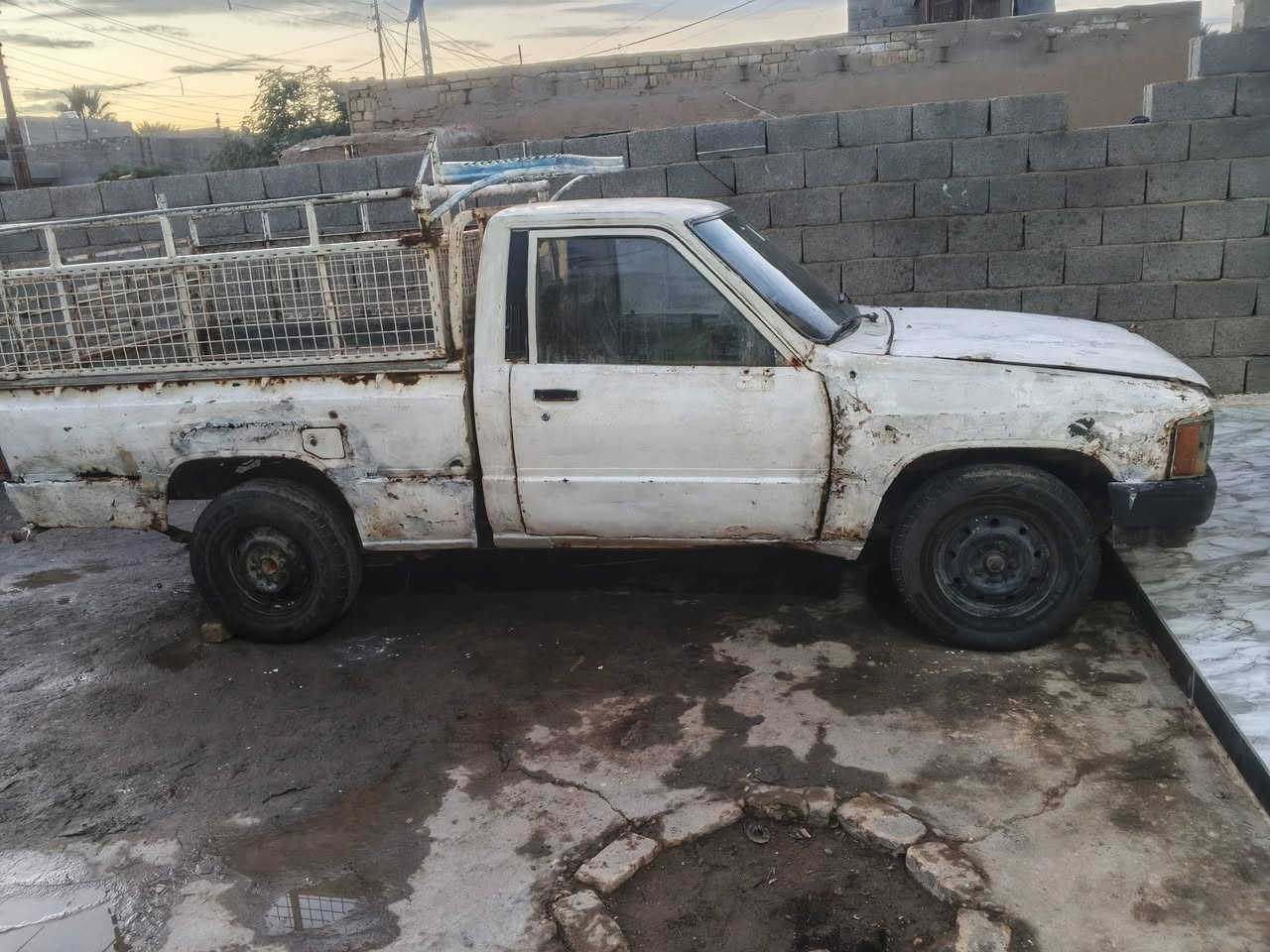 سلام عليكم سياره البيع مديل 87بسمي مداور ثاني يوم محرك بيه تنقيص اكسن مكفول شاصي مكفول كير مكفول كشر شوف العين مثل ما شوف بالصوره سعر 17بيه مجال العنوان واسط دجيلي 
الاستفسار ***********
