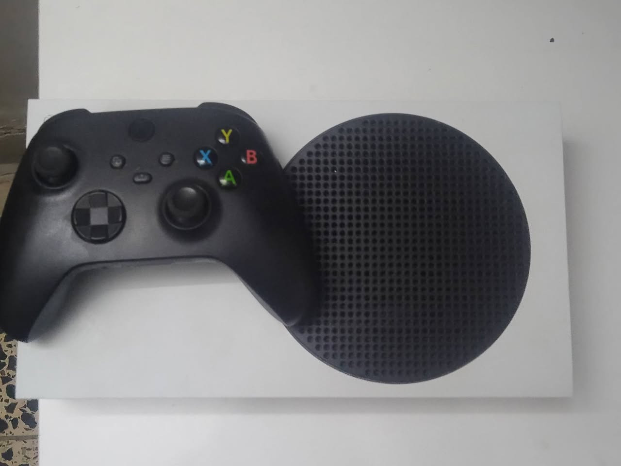 اكس بوكس 3 اس جهاز ما مفتوح جميع ملحقاته اصليه يده السعر مالته 300 تواصل واتساب***********
