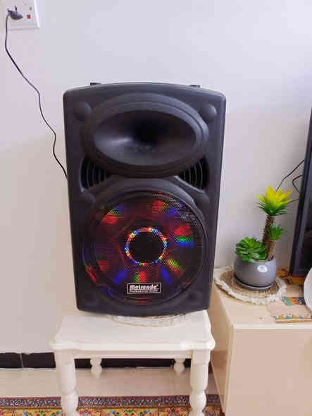 سماعة دي جي اخت الجديده تشتغل بلوتوث وفلاش ومايك🎤
وخيمة اطفال لون وردي بالجنطه بعدها 
٣٥ اثنينهم 
العنوان جسر ديالى العريفيه مقابل جامع المهيمن الرقم ***********
