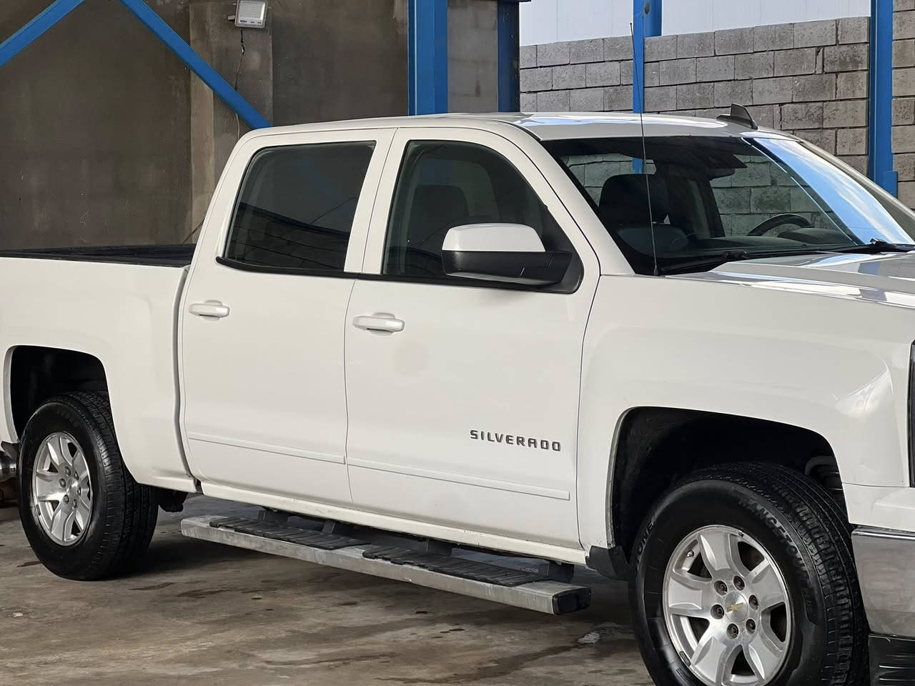 سلام عليک
شوفرلیت سلفرادو 
مودیل 2015 
رقم سلیمانیە بسمی 
محرک V8 5.3  کیر بشرت
باب طویل بودی قصیر مرغوب
سیار حیل نضیف 
جملغ امامی ترف سکن بس سبوغ مابی معجون بدون دواخل لایت جدید 
تایە جدید
سیارە ماشاللە نضیف 
وارد امریکی
مکان کفري تابع محافضە دیالي
رقم 
***********
