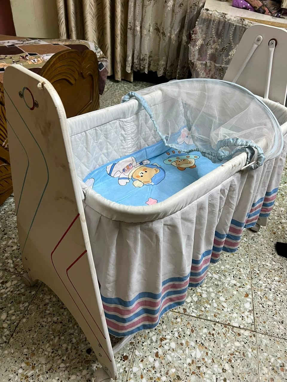 كريكوت العش ب45
كريكوت المخطط ازرك ب35
حجله ب20 
كولش نضيفات وبيهن مجال 
مكاني بغداد حي القاهره.


**إذا كنت صاحب هذا الإعلان وتريد حذفه لأي سبب، رجاءا أرسل رسالة إلى الدعم الفني**