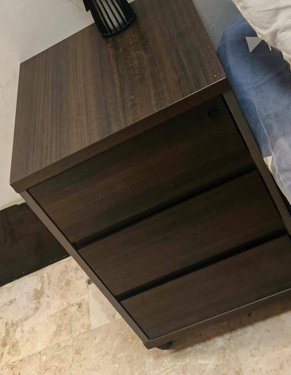 السلام عليكم
ميز مكتب عدد ٢
كرسي مكتب عدد ١
كومدي عدد ١
بعدهن جدد صار شهر من ماخذيهن
السعر ٩٥٠ الف


**إذا كنت صاحب هذا الإعلان وتريد حذفه لأي سبب، رجاءا أرسل رسالة إلى الدعم الفني**