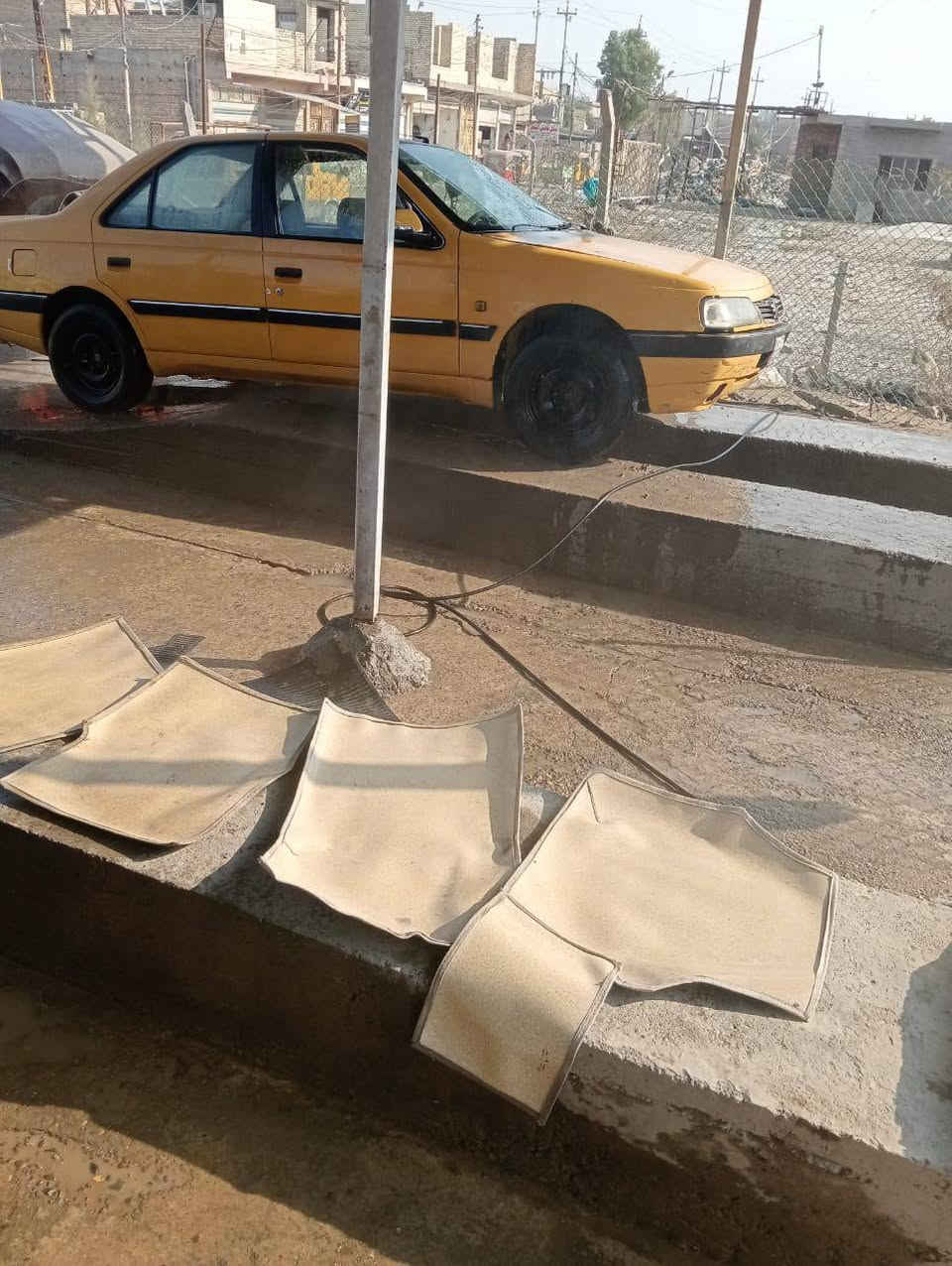 بيجو لميس 2013 للبيع بيه طخات ***********
