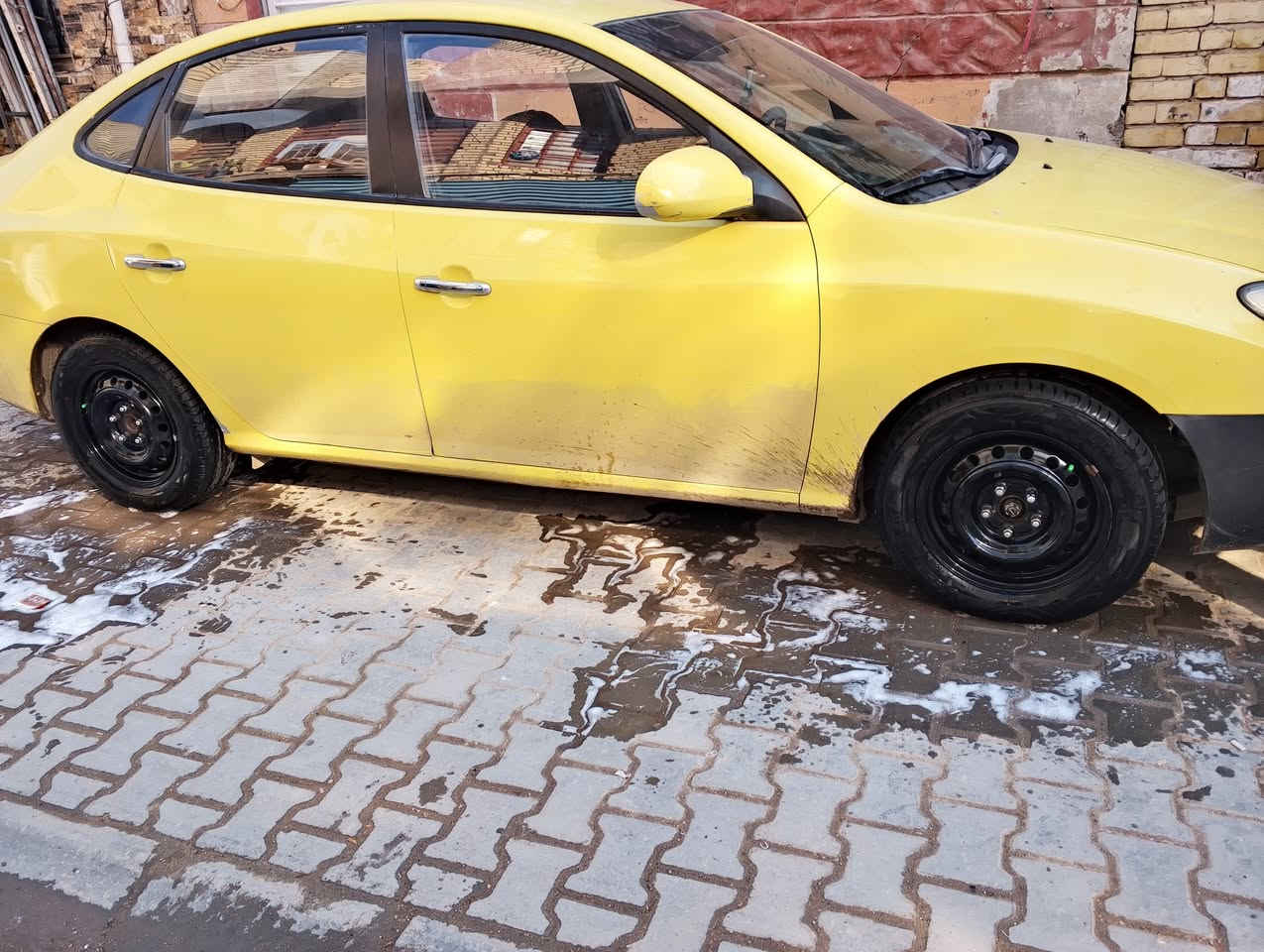 سلام عليكم ادوات ادوات ادوات 
البيع فقط مديل 2010 سياره متومه طبق الاصل شرط دك حاسبه 
سياره جديده كلش بيه بس بارد بالجاملغ اليسر كد 4 اصابع فقط تخم تايرات صدر جديد كير مكينه كفاله عامه ع الكص 
كصه جنطه متومه بغداد اجره 
مكاني بغداد السعر 45 
***********
