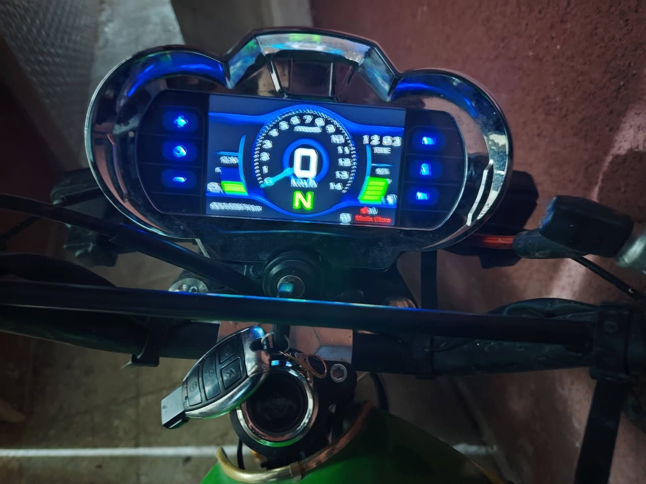 سولنك 150cc 2024/10 نازلة 2025/6
دراجه خير من الله ما ماشية هواي عداد كدامك 

محرك نضيف دراجة شوفت عينك نضافتها

اوراق معرض 
دشبول بي وضعيتين + ربط بلوتوث(صوت)
دراجه عارضها 800 بيها مجال للشراي

موقعي بغداد مدينه الصدر 

تواصل ع شريحة أو واتساب: ***********
