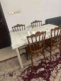 ميز طعام مع أربع كراسي للبيع سعر 75 ت0790 07902845570