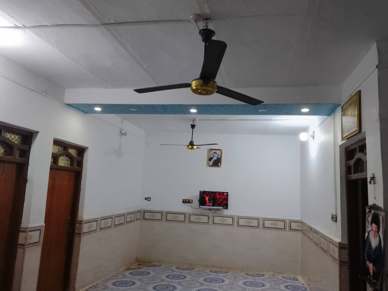 ياالله 
سلام عليكم 
الدار الببع طابو صرف مساحه 
((200)) متر طابقين جاهز السكن
الماجديه سيد جميل خلف شارع 20
طابق اول غرفتين نوم وصاله ومطبخ 
واستقبال وحمام داخلي وصحيات خارجيه 
طابق ثاني غرفتين نوم وصاله واستقبال ومطبخ وحمام داخلي وصحيات خارجيه 
البيت مسحوب علي مبادره يعني تدفع مقدمه  انته سدد 
شهريه البيت مطلوب 60 مبادره 
استفسار اتصل بل ارقام تاليه 
((***********))((***********))
اخوكم أبو عراق....
