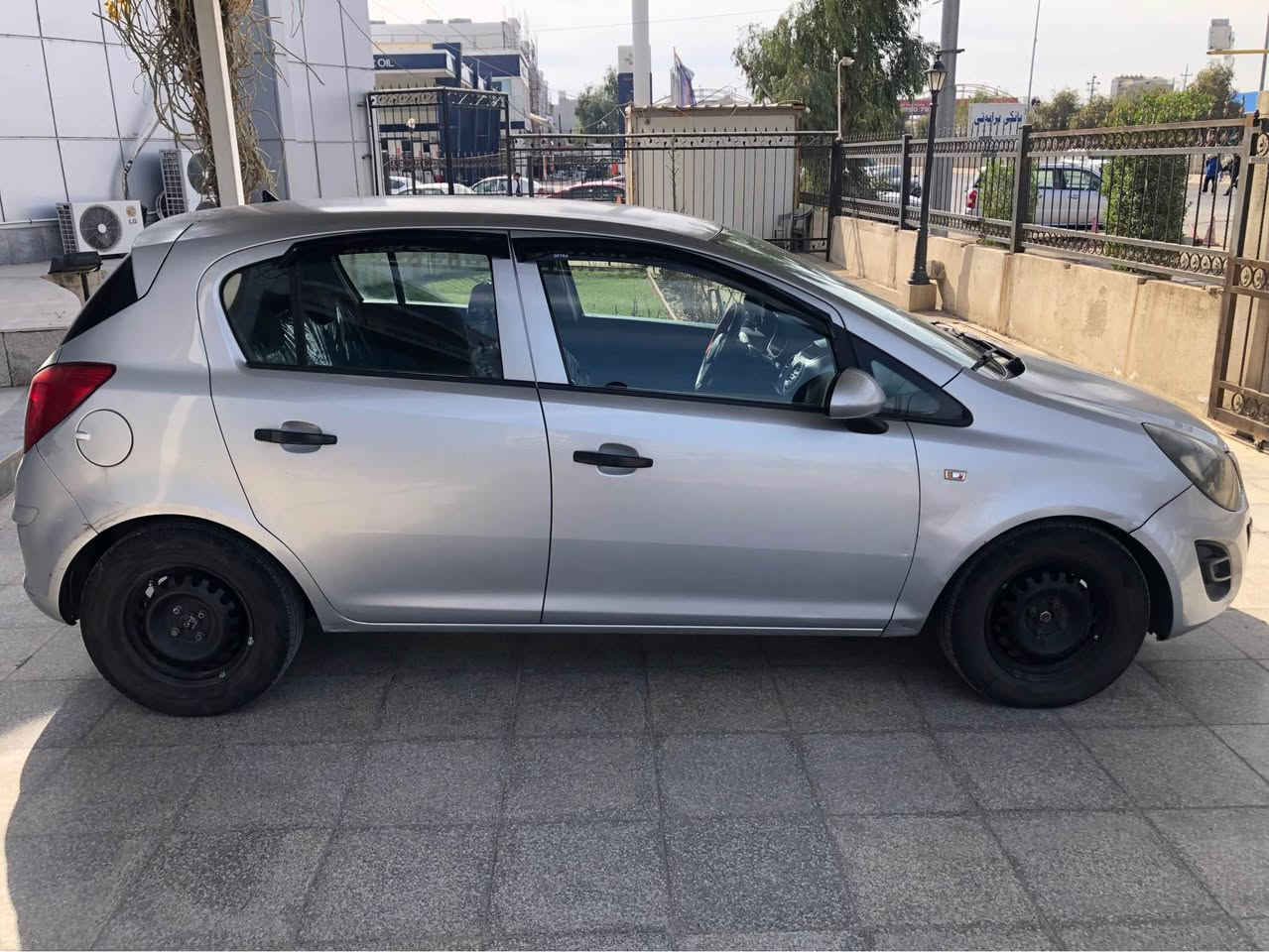 ئؤپل كؤرسا مؤديل 2014 گير عادى گير و مه كينه و ته بريد به شه رت سه ياره كه زؤر جائيزه و به نزين زؤر كه م ده خوا سه نه وى تا 2028 ته سه ياره كه پيش و پشت كه پس يه ك پارجه ى بؤياخه بئ ژورئ بئ ئيرباك چوار تايه ى نوئ ى له بنه  
سحر 63 
***********
(***********) أربيل, العراق
