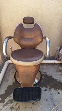 للبيع استعمال قليل نضف جدا  ميوزه كامله او رفوف بلنوص او بلجوانب او كر...