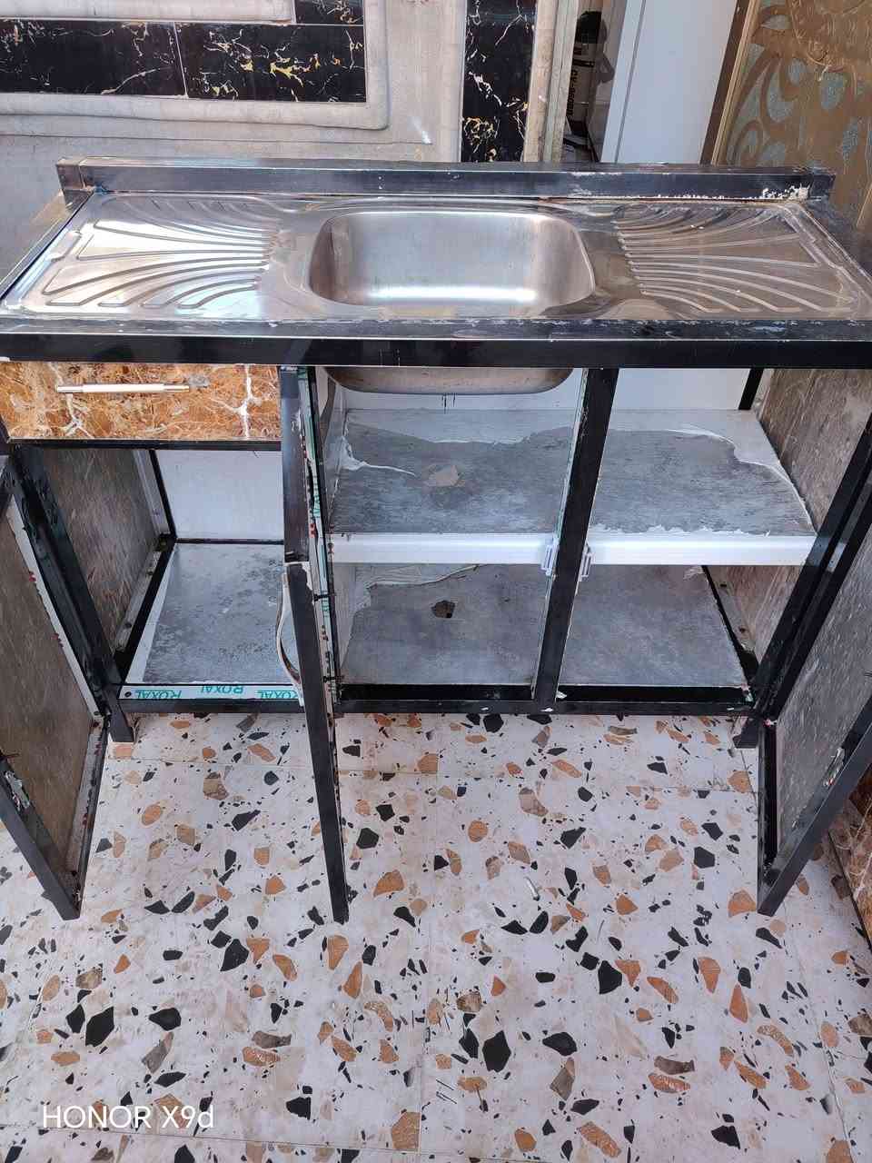 كاونتر مترين 3 قطع السعر 210 وبي مجال *********** مكاني كركوك حي الحجاج
