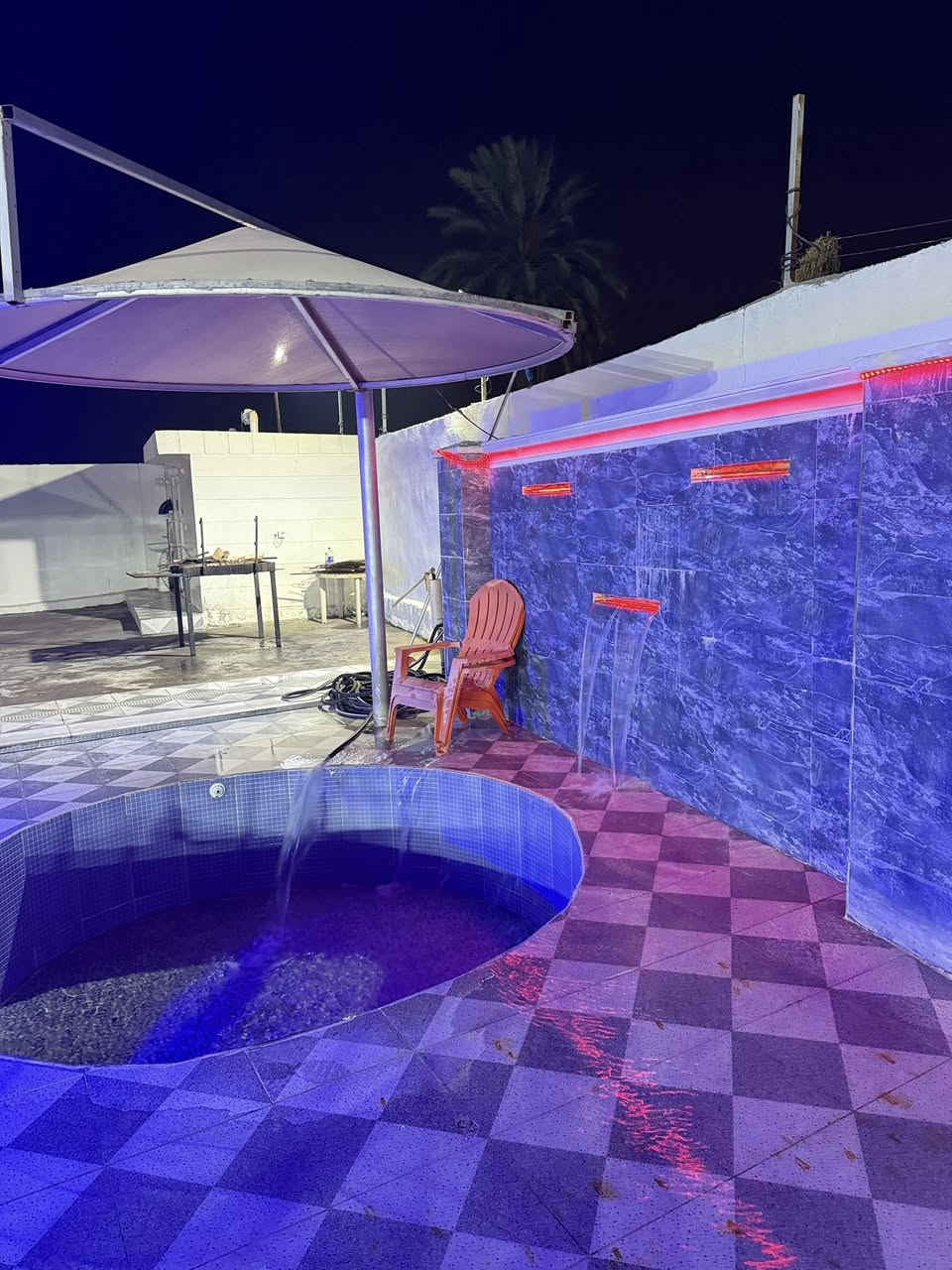 مساء الخير ع احلى متابعين 🔴🔴🔴
تستقبل مزرعه عشق حجوزاتكم  

العالب  الشباب بليارد فيشه منظده 
مجموعه العاب الأطفال 
حدائق عدد 2 
غرف عدد 2 
صاله + مطبخ مؤثث بالكامل 
جلسه عربيه خارجيه 
مسبح كبير 12×6 العمق من 150/ 180 
مسبح للاطفال 
مزرعه مكيفه كهرباء 24 ساعه
 ‭***********
