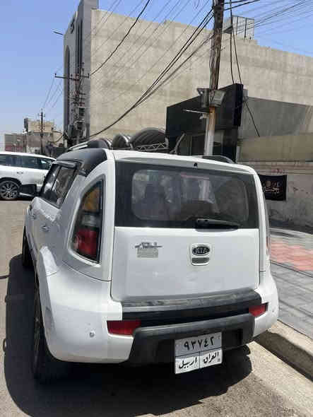 السلام عليكم اخوان كيا صول 2011 خليجي محرك 1.6 دوش ييها صبغ بنيد و جاملغ أيمن بدون اي داخل و ايضا الداير مال الجاملغ الخلفي وأشويه من الباب ، عندي وكاله عامه بيها و الكردي ايضا موجود اتصلت بيه عنده علم ، السعر 90 و بيها مجال بسيط ، او مراوس بصول احدث ،، مكان بغداد حي الجهـاد 
هـ ***********
