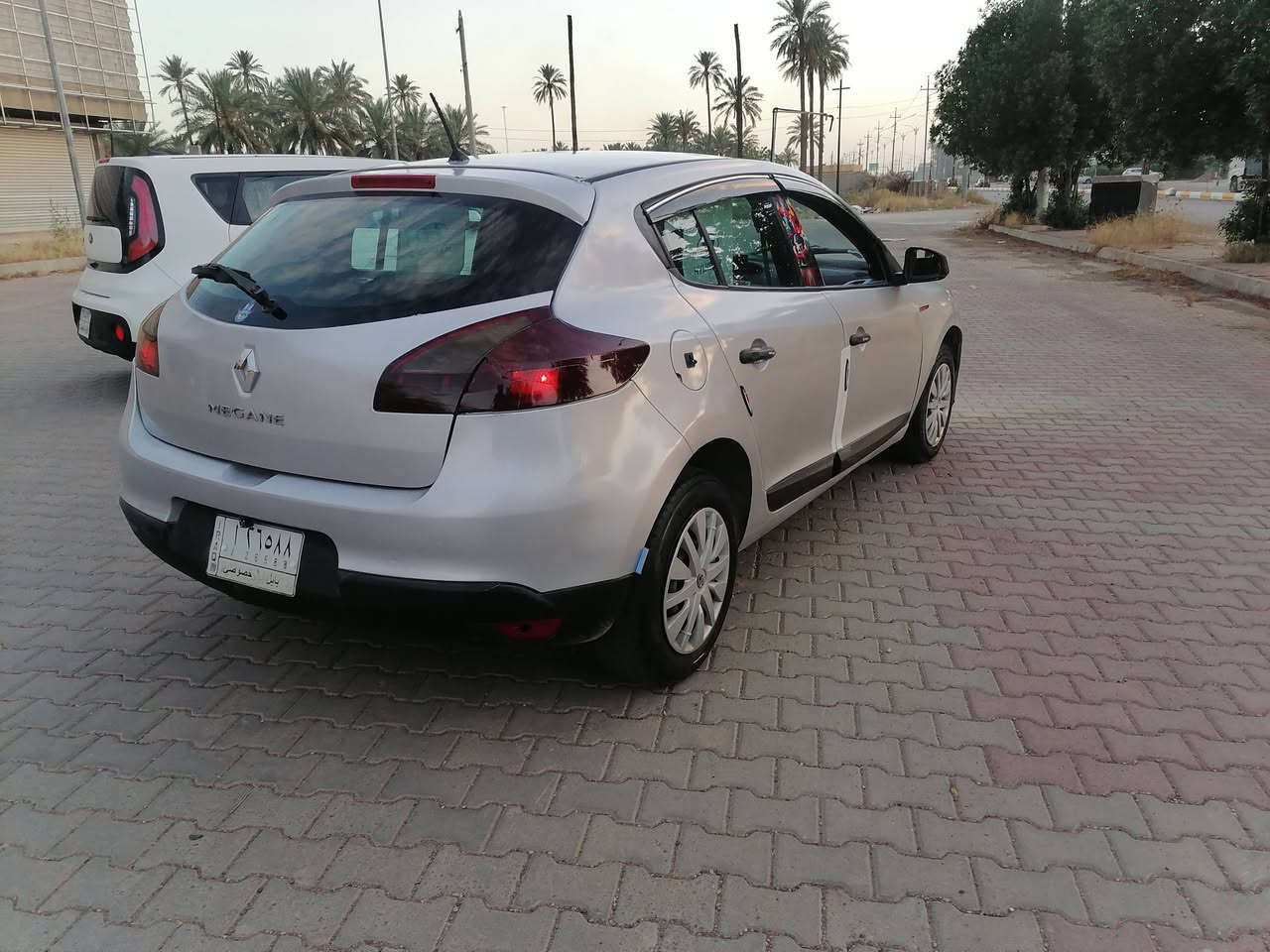 رينو ميغان ٢٠١٢ فول مواصفات رقم بابل مشروع وطني باسمي شرط التحويل تخم تاير جديد صدر جديد سياره جاهزه من كلشي تبريد تدفئه دواخل كله عل بلاد شاشه كامره منضومت زنون شمسي الاصلي كير ومحرك مكفولات كير اوتوماتيك محرك ١٦٠٠ بلاد ياباني  سياره جاهزه ترايك وين متريد سعرها/ ٦٠ورقه وبيها مجال عنواني ديالى خانقين ***********
