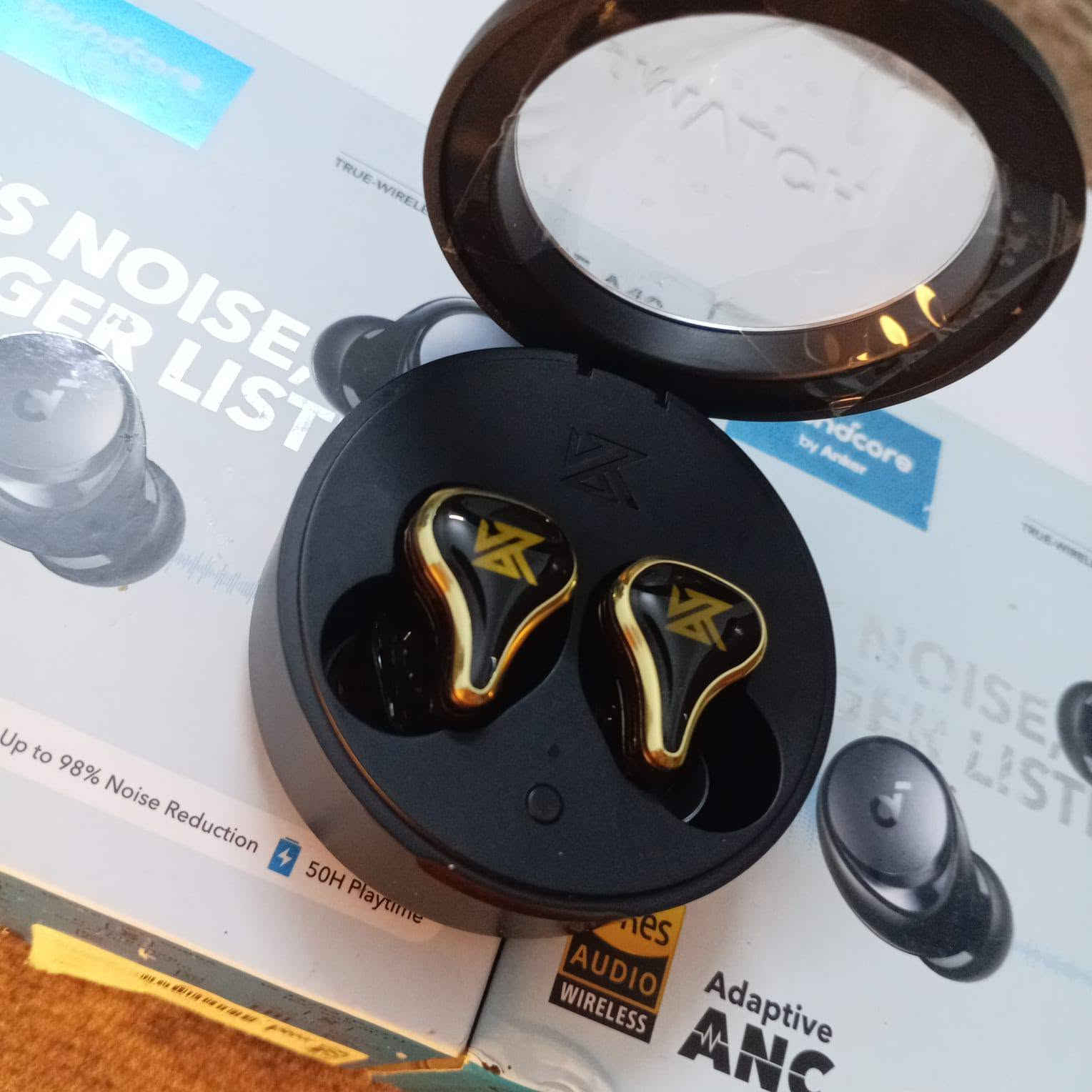السلام عليكم 3 قطع ايربودز
انكر قطعتين    Soundcore Space A40
و KZ SK10 Pro قطعة  
يشتغلن تك واحد 
الي يفيدنة ينطيني سعر وبالعافية  نضيفات جداً


**إذا كنت صاحب هذا الإعلان وتريد حذفه لأي سبب، رجاءا أرسل رسالة إلى الدعم الفني**