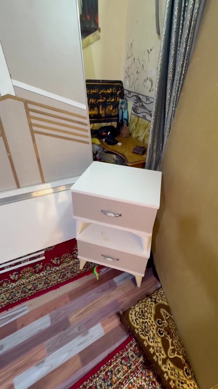 سلام عليكم حبايب عنواني كربلاء حي الغدير الغرفه مستعمله شي قليل مانت الله كلش نضيفه والسعر 450وبيه مجال شي قليل وهاذ رقمي***********
