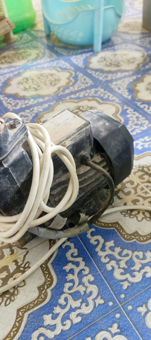 السلام عليكم غراض بيت مستعمله للبيع كاونتر وملحق وطباخ بي مشكلة ابيعه عاطل وغساله شغاله مابيه شي والثلااجه كذالك هم بيه مشكله بلمجموعه مال كهربائيات ونشرات عاموديه وصوبه هذني شغالات ودرج وسخان هم شغال وهواي شغلات بعد موجوده بس ميسون ابيعهن الي يجي ياخذ هذني الي عرضتهن انطي وياهن غراض نواعم هديه وفراشات وبطانيات هم هديه مكاني ابو غرق شارع المركز قرب جامع المتقين  ابيع شلع لحد يطب ويكولي فلان شغله مابيع حاجه وحده  ***********
