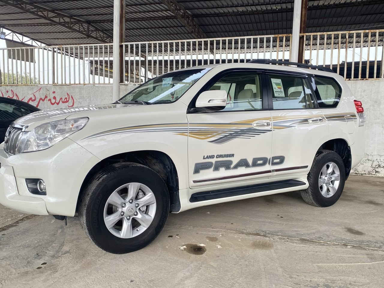 للبيع او المراوس حسب القناعة
برادو 2010 TXLكويتي 
السعر 208 وبيها مجال 
كفاله بدون صبغ 
بيها سونار 
مكينه 4سلندر 2700
رقم بغداد أنكليزي بأسمي 
سبير تعليك 
ثلاجة 
تبريد 3قطع
حساسات خلفية
7سبعه راكب 
اشاير بل مري 
مري شفط 
شاشه 
كامره خلفيه 
تحكم جهتين 
-مكان السياره سامراء 
-الاتصال على الرقم ‭ ‭ ‭0772 305 4947‬
